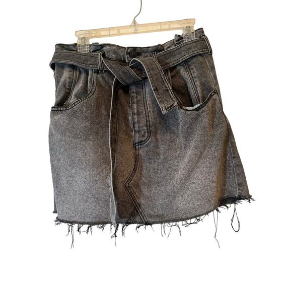 We The Free Thirty-One Urban Outfitters Black Denim Skirt Belted Size 31 Raw Hem - Picture 1 of 7